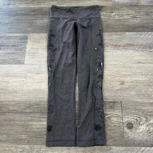 Lululemon Hold Me Close Gray Womens 2 Leggings Activewear‎ Floral Legging Capri